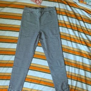 NWT CR Kids girls black and white stripes leggings in size 6x